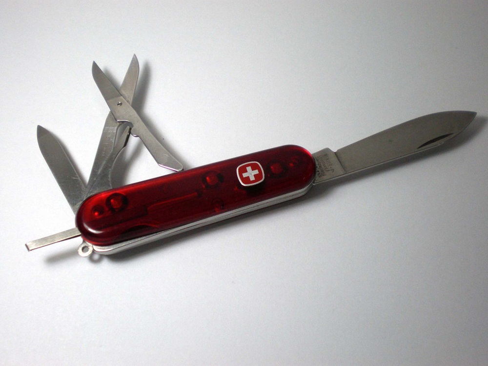Wenger Diplomat with translucent scales. Picture by enki_ck.