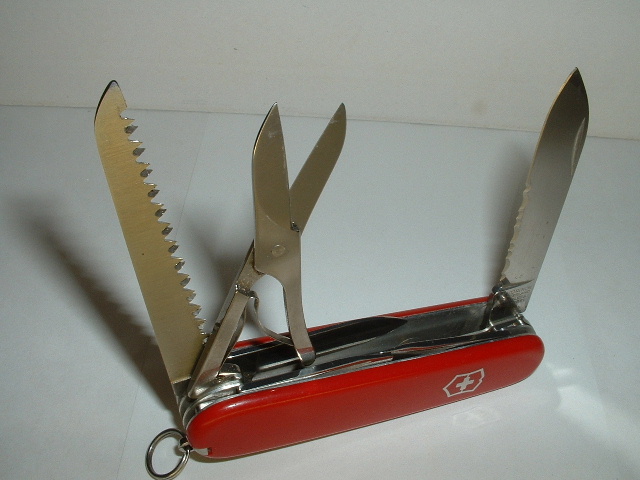 Rainier Model/Variation with a 60% Serrated Blade