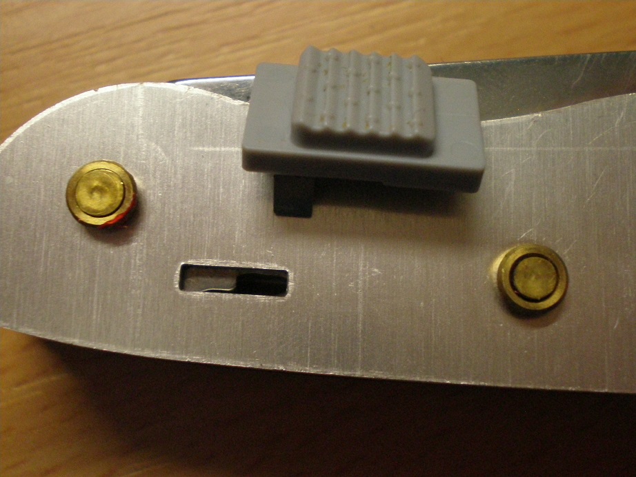 Blade Closed - Blade Spring Slot Hidden
